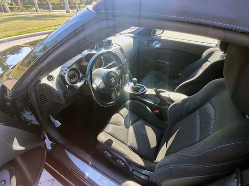 Used 2010 Nissan 370Z Roadster RWD image 12