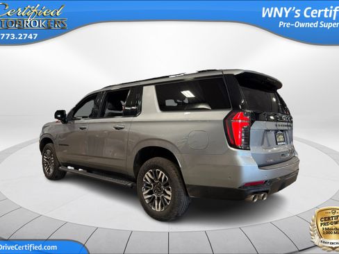 Used 2025 Chevrolet Suburban Z71 w/ Comfort Package AWD/4WD image 8