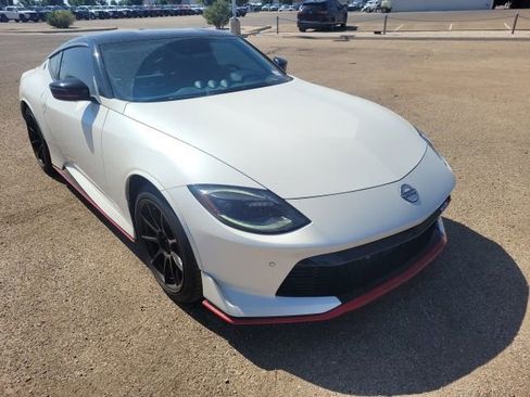 Certified 2025 Nissan Z NISMO w/ Floor Mat Package RWD image 4