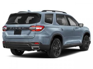 Used 2025 Honda Pilot Black Edition video 2