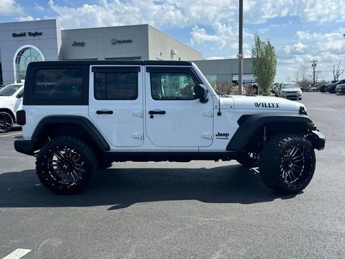 Used 2022 Jeep Wrangler Unlimited Sport image 2
