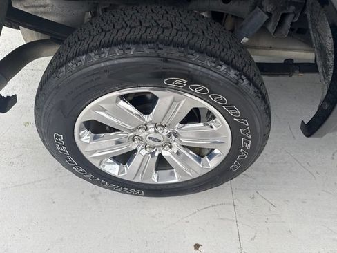 Used 2019 Ford F150 Lariat w/ Equipment Group 502A Luxury AWD/4WD image 9