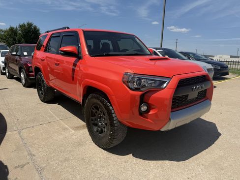 Used 2024 Toyota 4Runner TRD Off-Road Premium w/ Moonroof Package AWD/4WD image 4