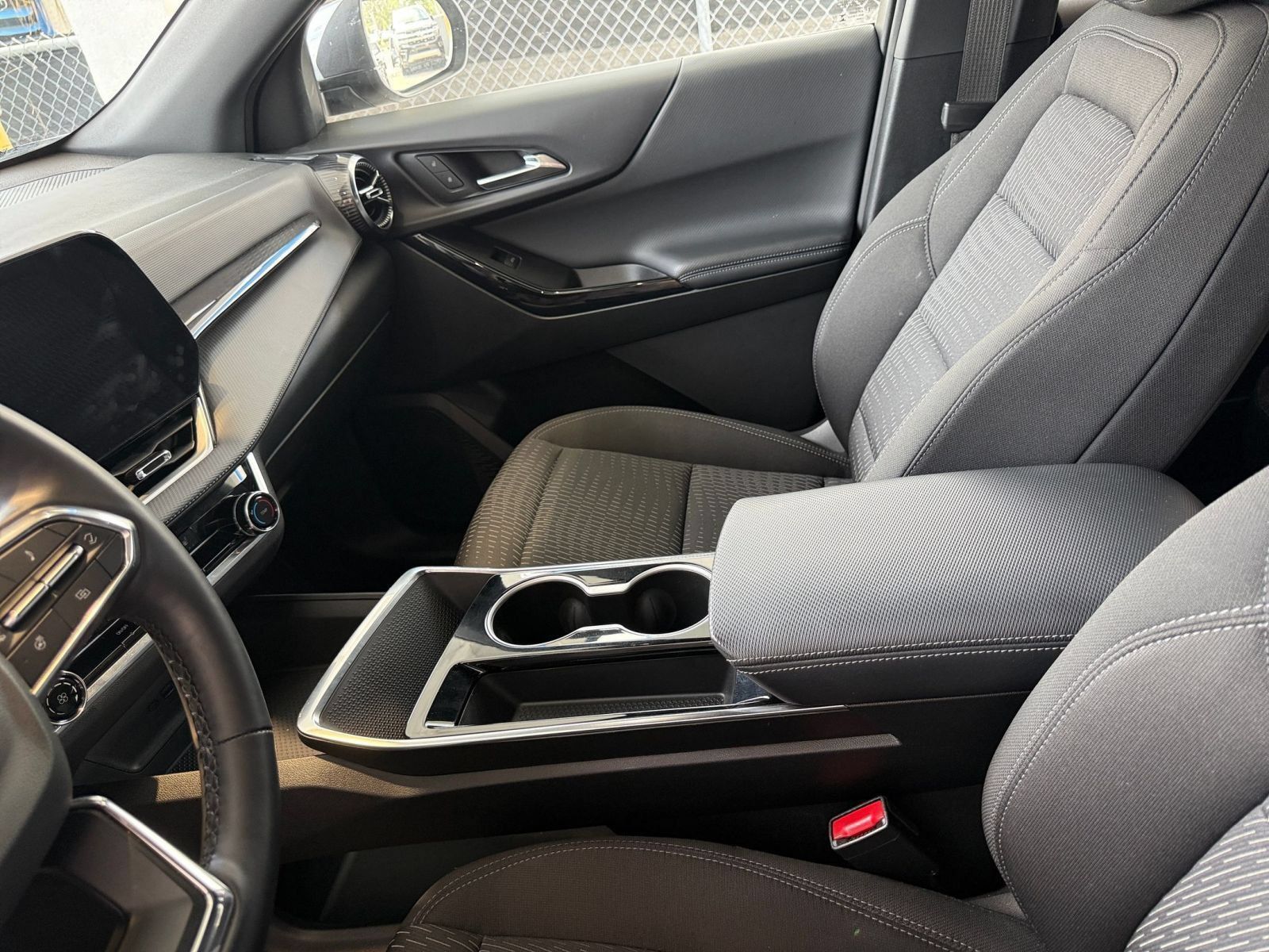 Used 2025 Chevrolet Equinox LT FWD image 41