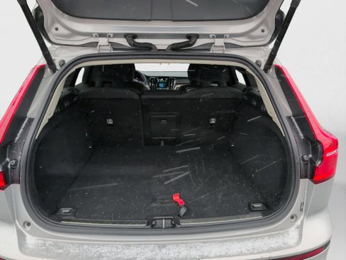 Used 2025 Volvo V60 B5 Cross Country Plus image 20