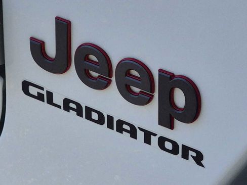 Used 2022 Jeep Gladiator Rubicon AWD/4WD image 11