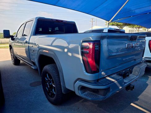 Used 2024 GMC Sierra 2500 AT4 w/ AT4 Premium Plus Package AWD/4WD image 3