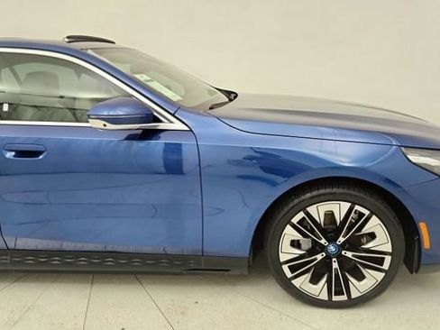Used 2025 BMW i5 xDrive40 w/ Premium Package image 7