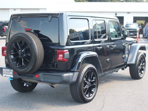 Used 2024 Jeep Wrangler Unlimited Sahara AWD/4WD image 7