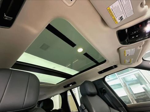 Used 2022 Land Rover Range Rover SE image 26