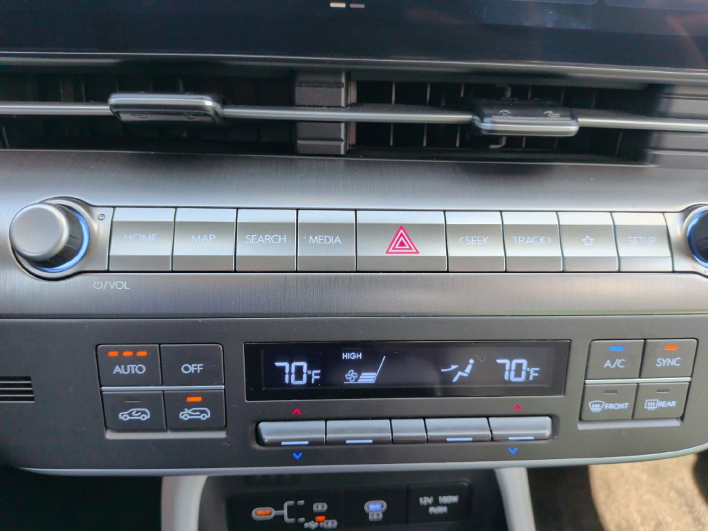 Used 2024 Hyundai Kona SEL AWD/4WD image 14