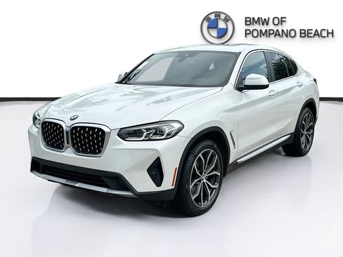Used 2023 BMW X4 xDrive30i AWD/4WD image 3