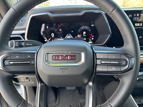 Used 2025 GMC Canyon AT4 w/ Nightfall Edition image 15