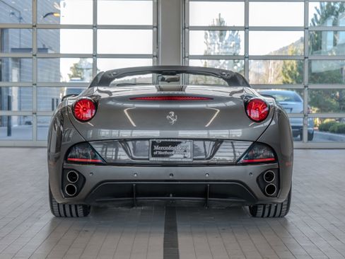 Used 2013 Ferrari California image 17