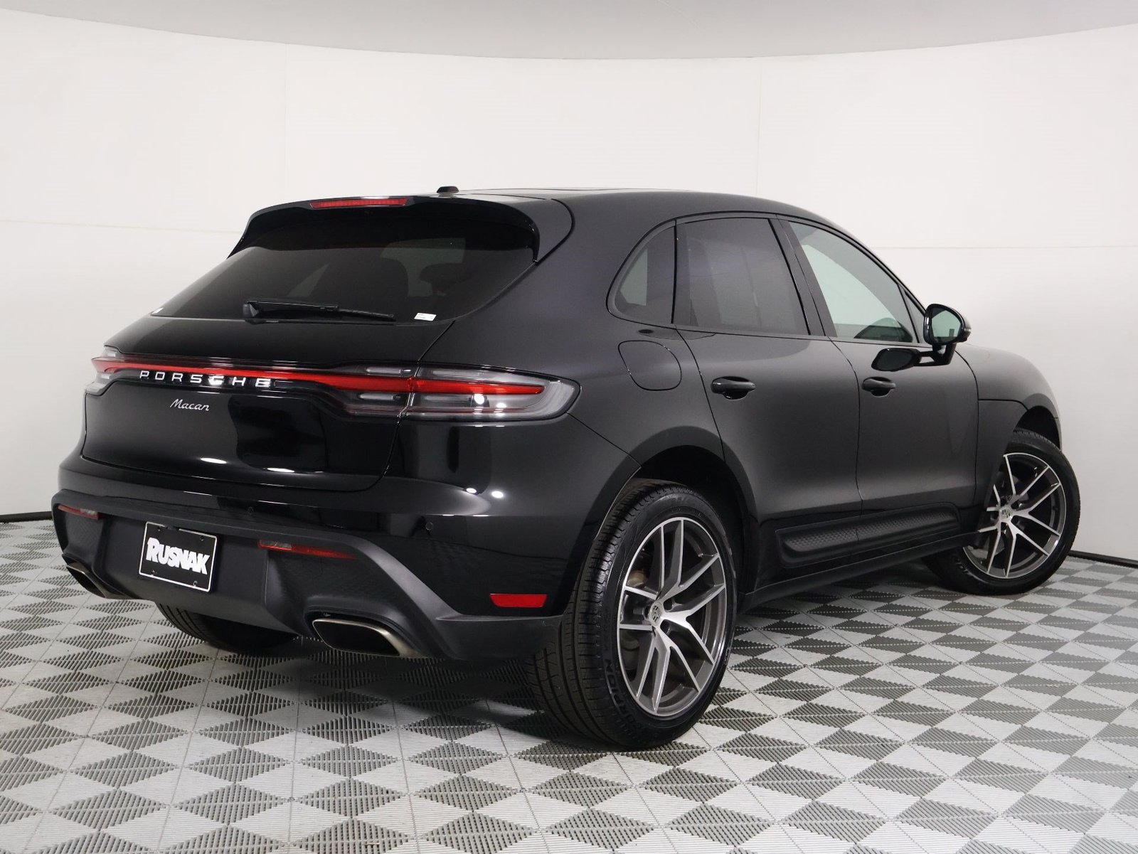Certified 2026 Porsche Macan AWD/4WD image 7
