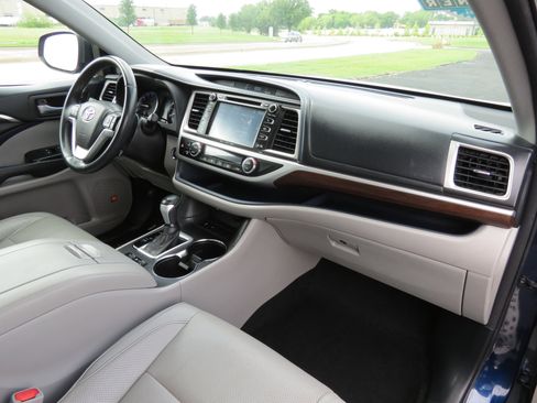 Used 2016 Toyota Highlander Limited image 38