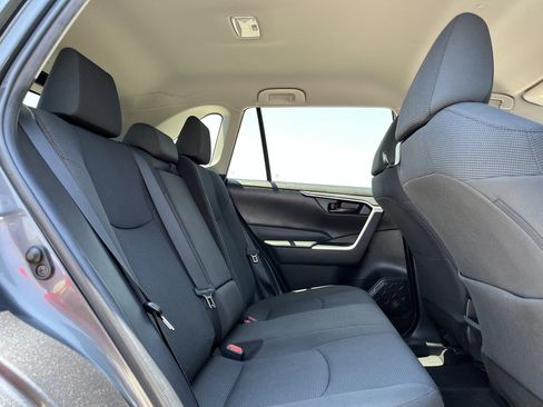 Used 2021 Toyota RAV4 LE w/ Carpet Mat Package (TMS) FWD image 27