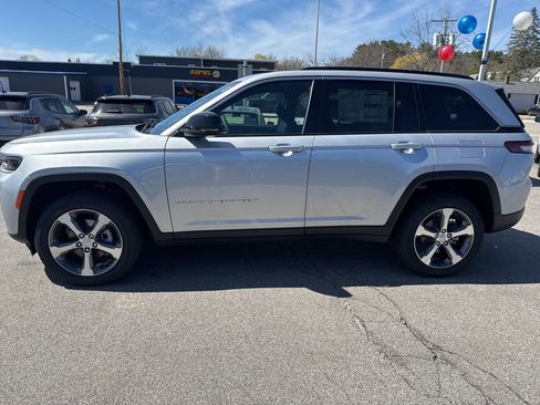 New 2026 Jeep Grand Cherokee Limited AWD/4WD image 2
