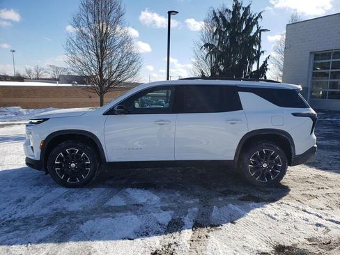 New 2026 Chevrolet Traverse LT w/ Sun and Wheel Package AWD/4WD image 3