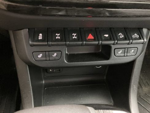 Used 2019 Chevrolet Colorado ZR2 w/ ZR2 Midnight Special Edition AWD/4WD image 13