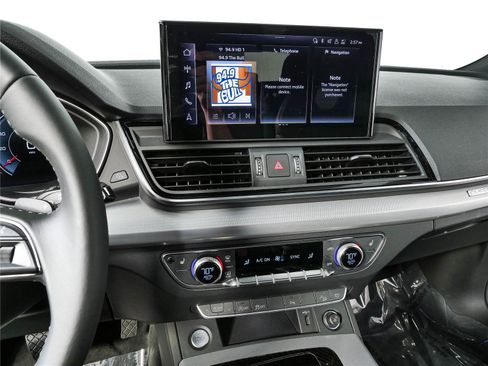 Used 2024 Audi Q5 2.0T Premium w/ Summer of Audi Package AWD/4WD image 12