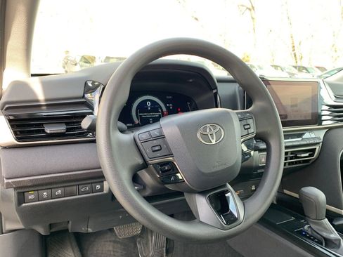 Used 2025 Toyota Camry LE image 33