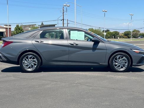 Used 2026 Hyundai Elantra Hybrid FWD image 3