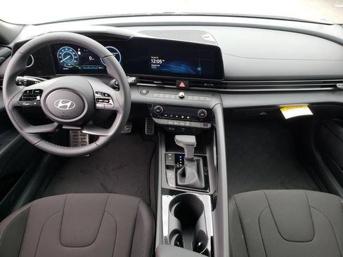 New 2025 Hyundai Elantra SEL image 12