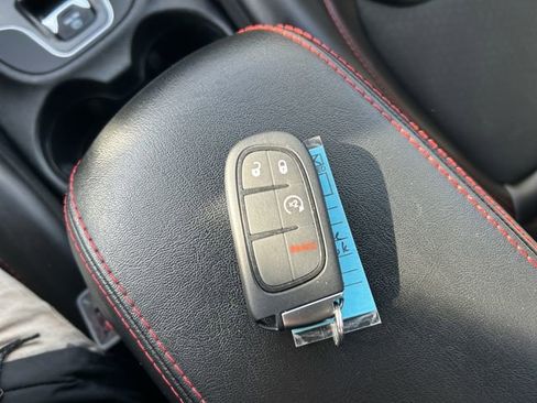 Used 2022 Jeep Cherokee Trailhawk image 33