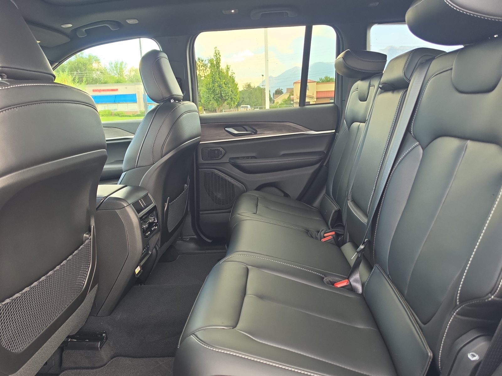 New 2026 Jeep Grand Cherokee Limited w/ Limited Altitude Package AWD/4WD image 24