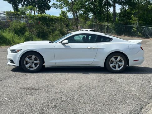 Used 2017 Ford Mustang Coupe RWD image 4