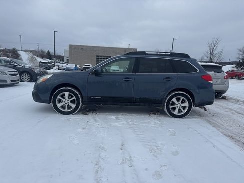 Used 2013 Subaru Outback 2.5i Limited w/ Moonroof Pkg image 2