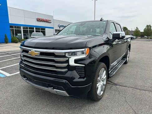 Used 2023 Chevrolet Silverado 1500 High Country w/ High Country Premium Package AWD/4WD image 2