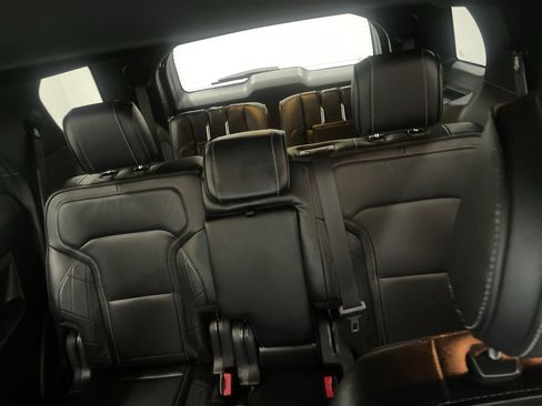 Used 2016 Ford Explorer Platinum image 11