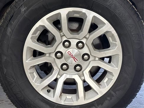 Used 2017 GMC Yukon SLT image 31