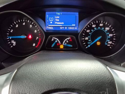 Used 2013 Ford Focus SE w/ SE Winter Pkg image 12