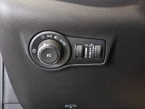 Certified 2025 Jeep Compass Limited image 25