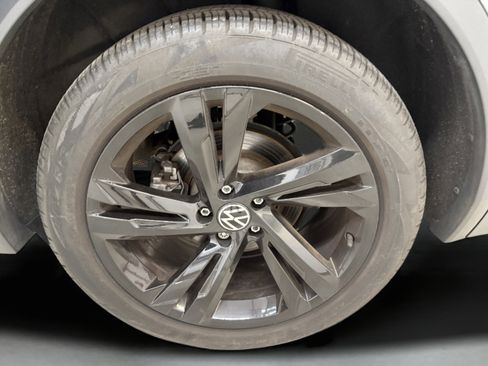 Used 2023 Volkswagen Tiguan SE R-Line image 38
