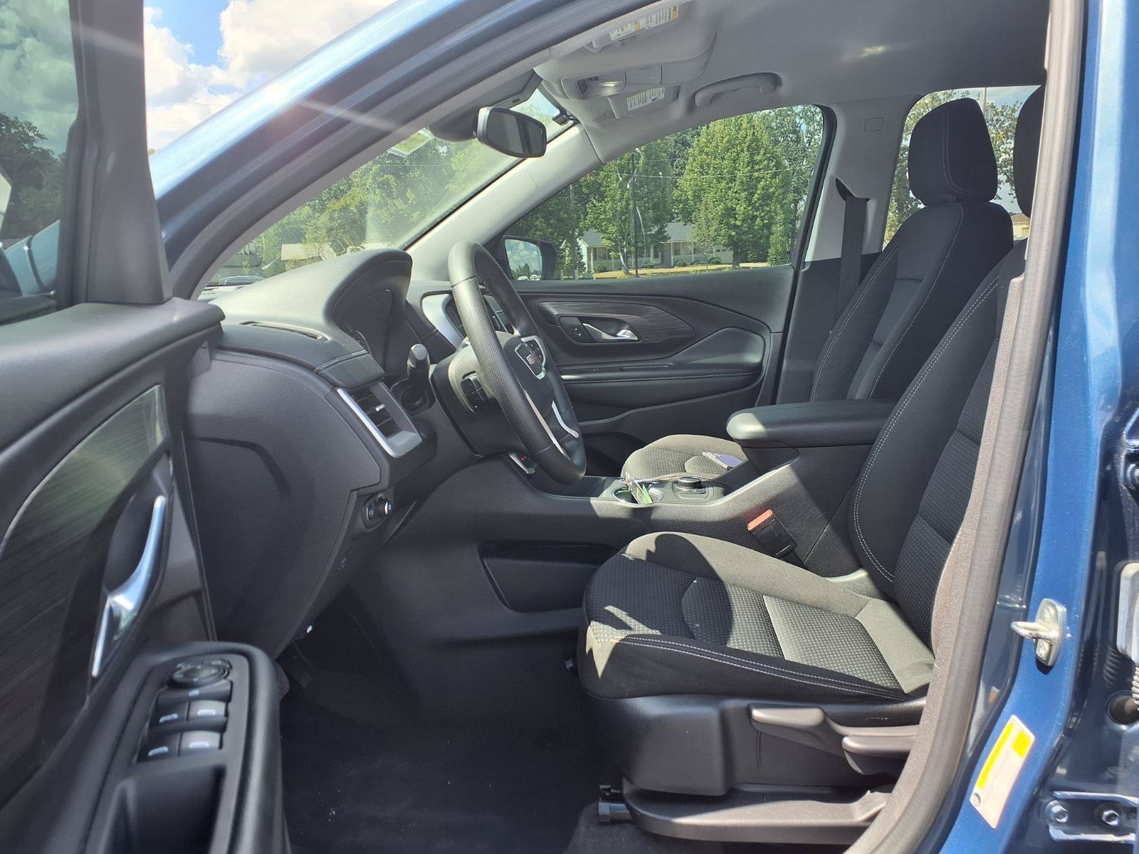 Used 2024 GMC Terrain SLE FWD image 25