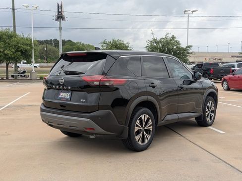 Used 2023 Nissan Rogue SV image 5