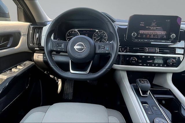 Used 2025 Nissan Pathfinder SV AWD/4WD image 8