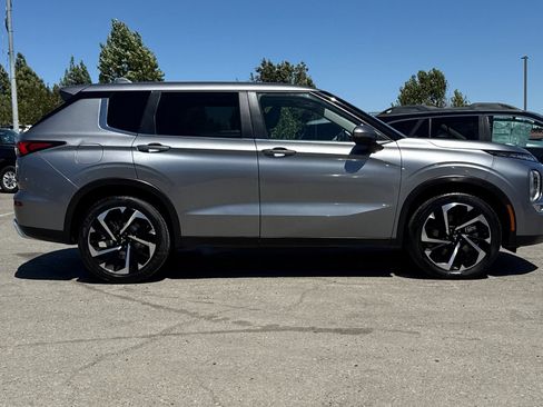 Used 2024 Mitsubishi Outlander SE FWD image 3