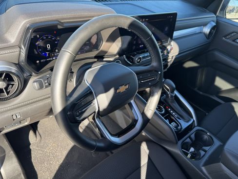 Used 2024 Chevrolet Colorado LT w/ LT Convenience Package image 12