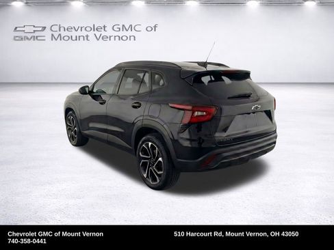 Used 2025 Chevrolet Trax RS w/ Driver Confidence Package FWD image 3