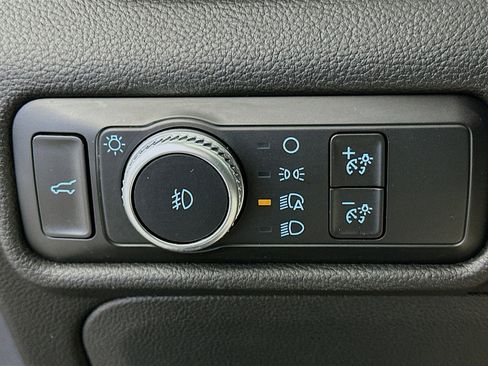 Used 2020 Ford Explorer XLT w/ Equipment Group 202A image 17