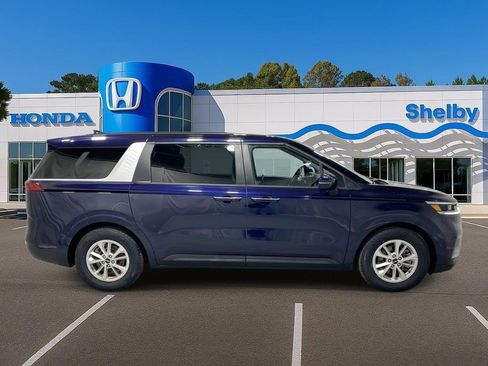 Used 2024 Kia Carnival LX FWD image 8