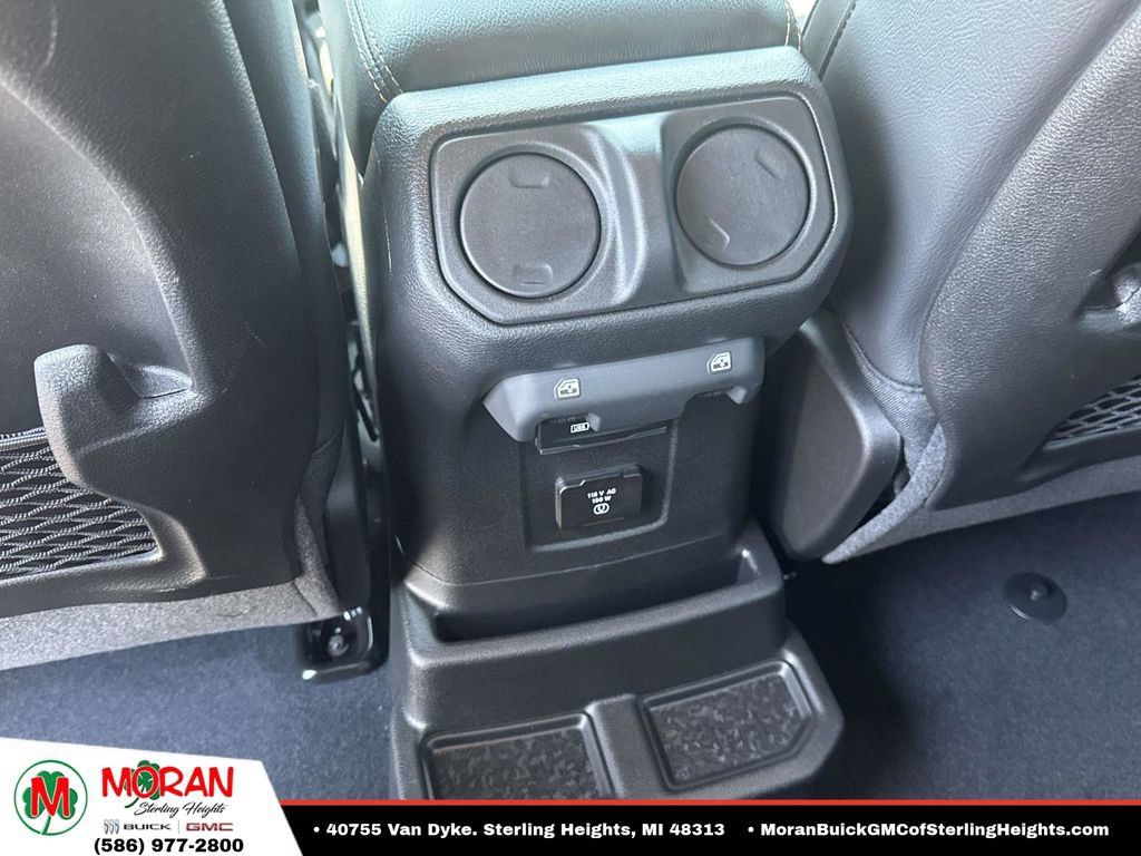 Used 2026 Jeep Wrangler Unlimited Sahara AWD/4WD image 14