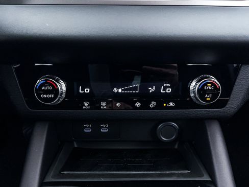 New 2025 Mitsubishi Outlander ES image 17