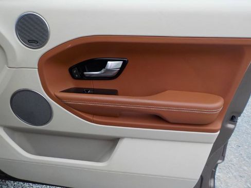 Used 2015 Land Rover Range Rover Evoque Prestige image 37