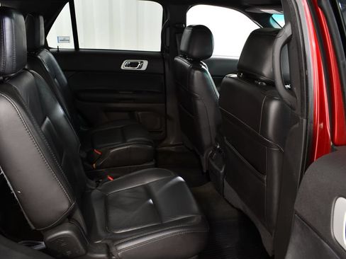 Used 2014 Ford Explorer XLT w/ Equipment Group 202A AWD/4WD image 19